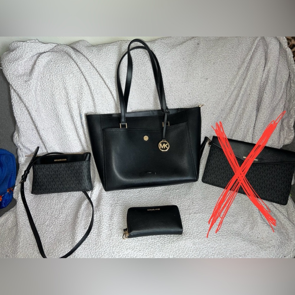 3 PIECE Michael Kors purse set. (Clutch has sold separately)